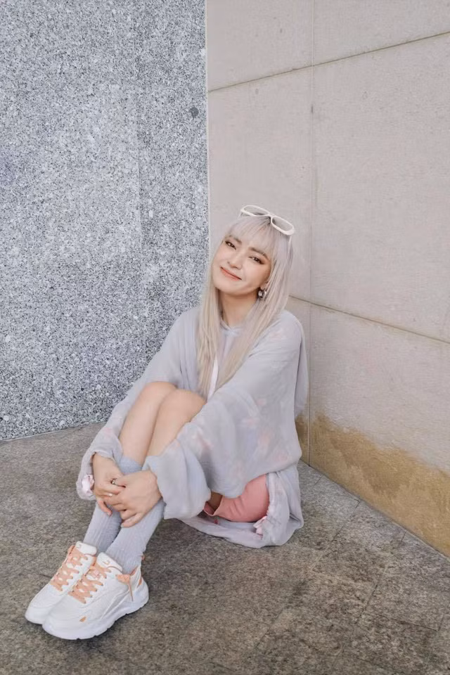 Với khả năng tạo trào lưu thời trang trong nước, hot girl Châu Bùi đang là cái tên fashionista nổi bật nhất tại Việt Nam hiện nay.
