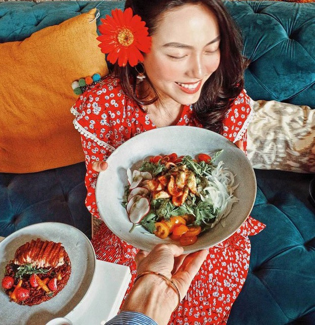 Lê Hà Trúc là một trong những cái tên được giới trẻ yêu thích trong giới đam mê du lịch Việt Nam. Travel blogger được ăn ngon, mặc đẹp, check-in sang chảnh lại kiếm hàng trăm triệu mỗi tháng...