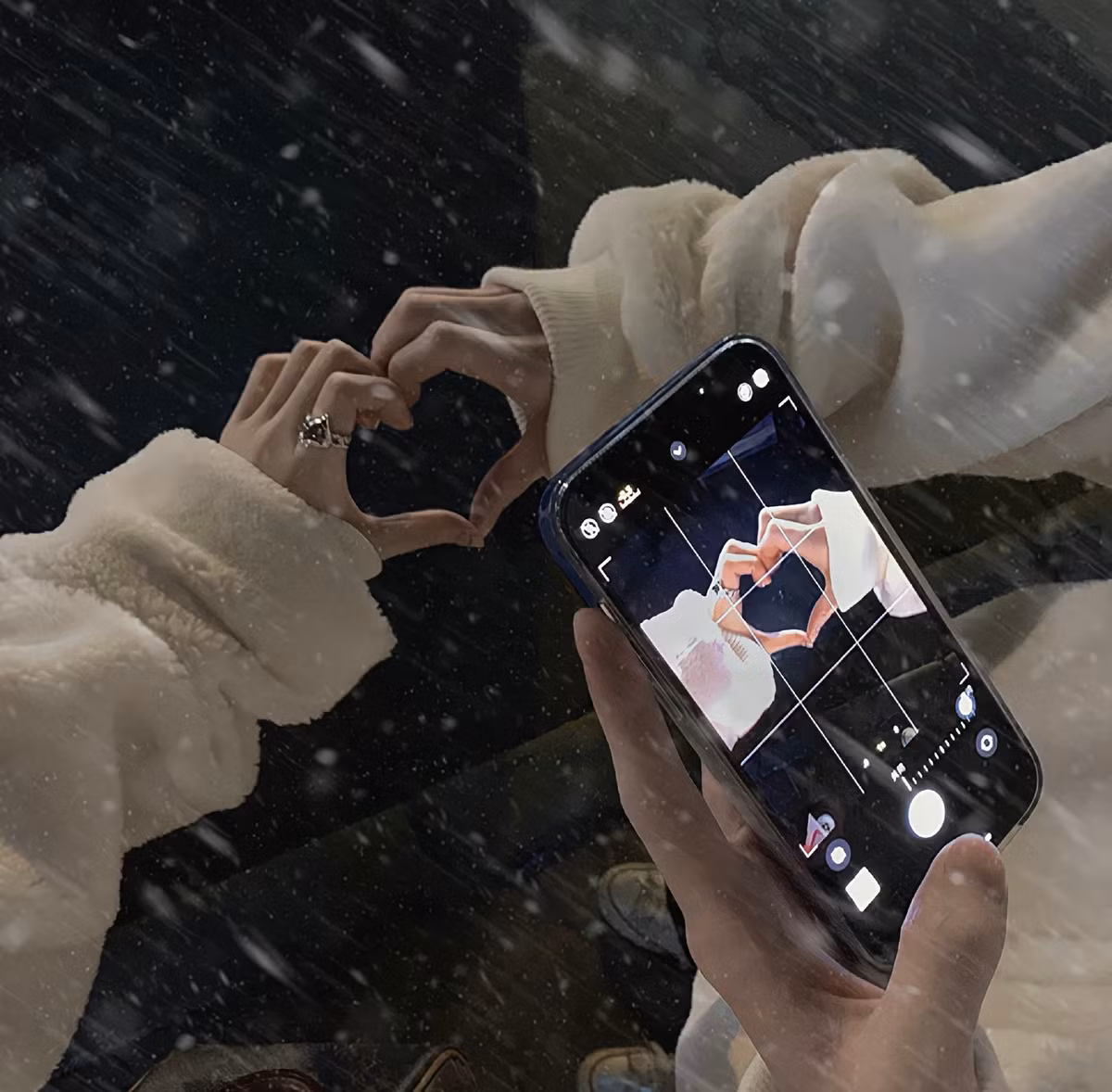 Mỗi một quán cafe sẽ có phong cách trang trí riêng để làm hài lòng các "tín đồ sống ảo".