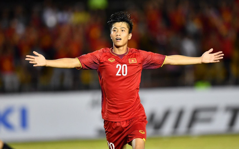 Công Phượng vắng mặt vì chuyện riêng là cơ hội để Văn Đức thể hiện bản thân mình. Ngoài kĩ thuật, Đức "cọt" còn có khả năng dứt điểm khá đa dạng, điều này được minh chứng tại màu áo SLNA khi V-League 2021 diễn ra.