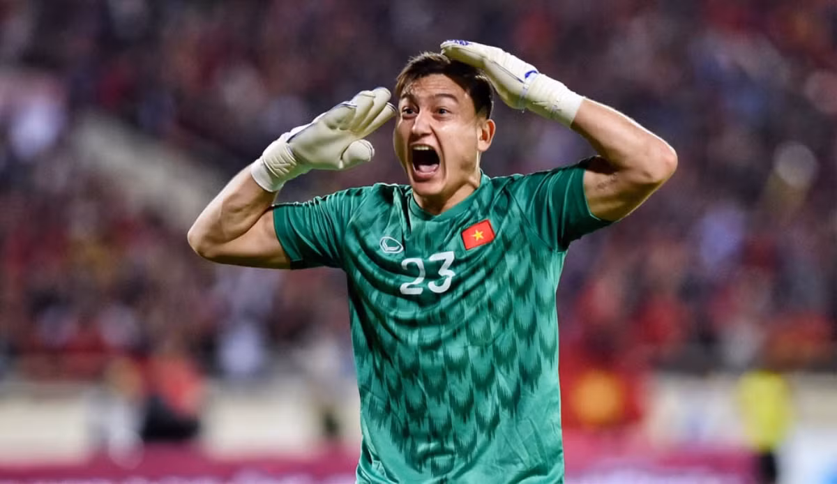 Sau 2 năm vắng mặt tại đội tuyển Việt Nam vì nhiều lý do, trong đợt chuẩn bị cho vòng loại cuối cùng World Cup 2022 khu vực châu Á lần này, Đặng Văn Lâm đã trở lại. Sang Nhật Bản nhưng ít được thi đấu nhưng những gì Lâm Tây đã thể hiện trong quá khứ vẫn giúp anh được NHM nhà đặt toàn vẹn niềm tin.