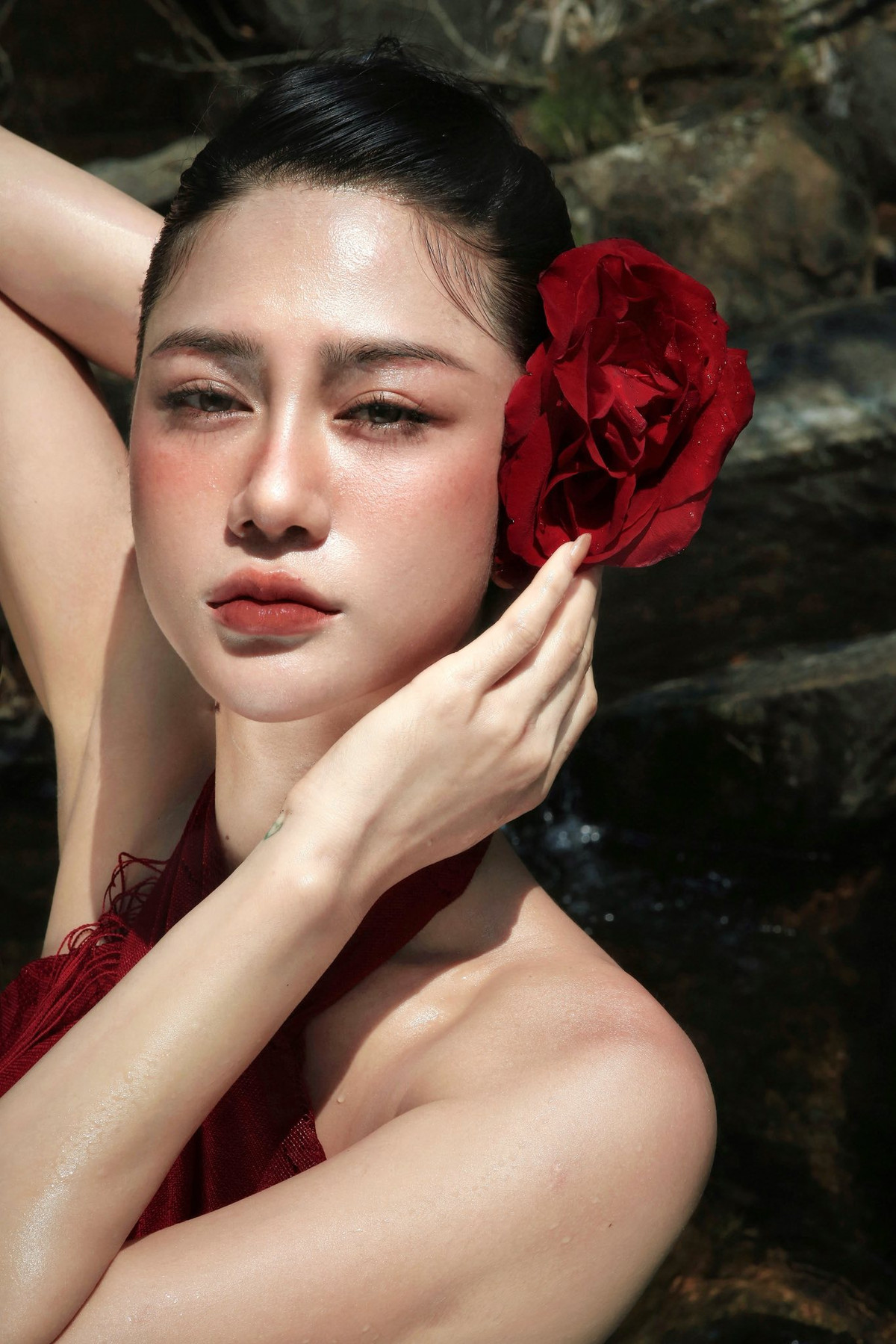 Dù chỉ đăng tải 4 bức ảnh nhưng Ngọc Bích đã nhanh chóng gây chú ý trên các diễn đàn mạng xã hội.