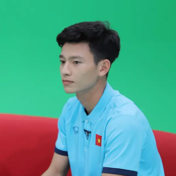 Mới đây, trong trận đấu mở màn tại SEA Games 31 Phan Tuấn Tài đã có những phút thi đấu đáng nhớ. Anh cũng trở thành tâm điểm chú ý của nhiều người nhờ có gương mặt thư sinh, dễ mến và nụ cười hiền lành.