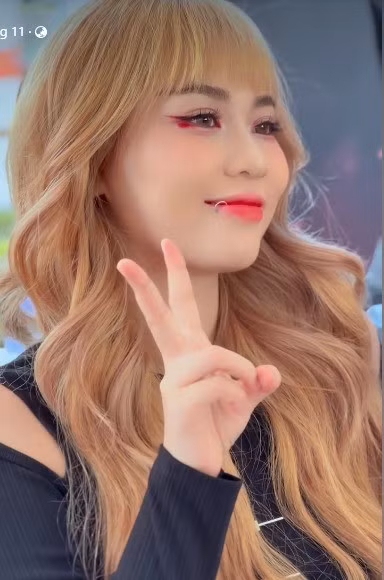 Cũng vì loạt ảnh đi dự đám cưới này mà cư dân mạng được dịp nhìn lại hình ảnh một Misthy dịu dàng của năm 2018.