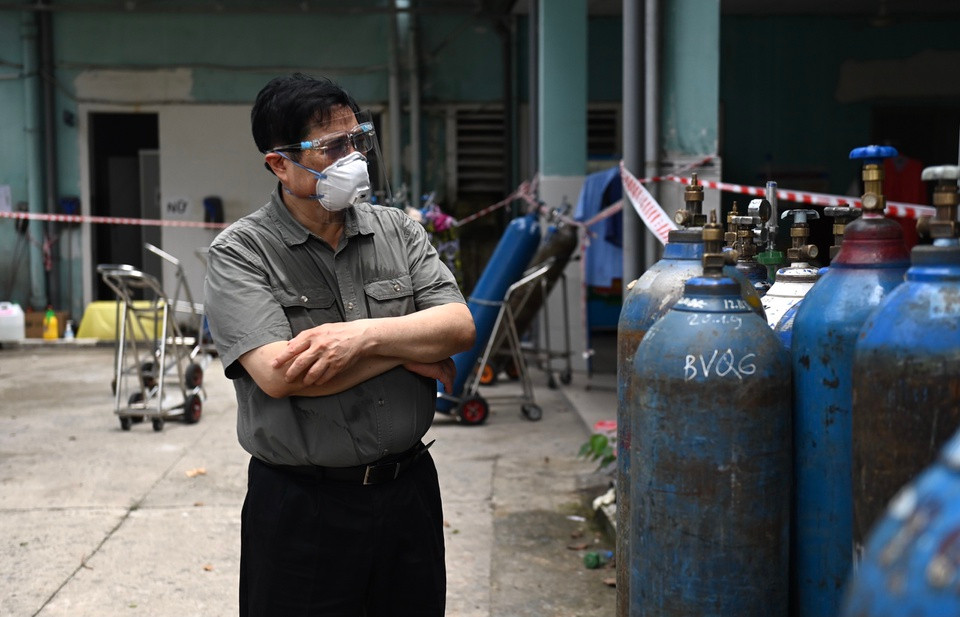 Khoảng 12h, Thủ tướng tiếp tục tới thăm Cơ sở Tư vấn và Cai nghiện ma túy Bình Triệu (phường Hiệp Bình Chánh, TP Thủ Đức).