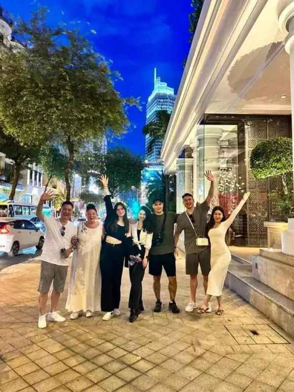 Tết Nguyên đán năm nay, Đặng Văn Lâm vô cùng hạnh phúc khi có gia đình từ Nga sang Việt Nam đoàn tụ.