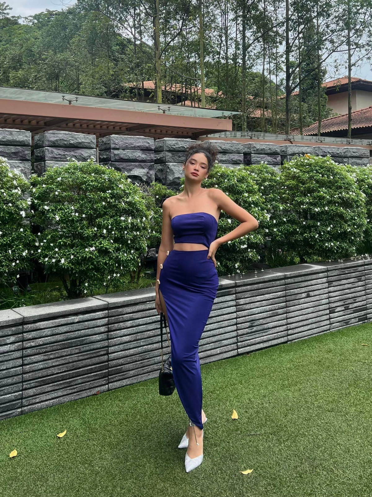 Điều trên cho thấy, bạn không nhất thiết phải khoác lên người các thiết kế đến từ những thương hiệu xa xỉ mới được coi là đẹp, hợp mốt. Giá cả không phải là thứ quyết định đến vẻ đẹp hay sự tự tin của người mặc.