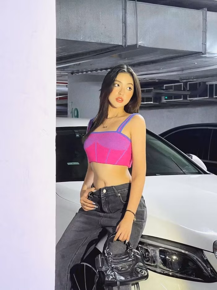 Với kinh nghiệm đi thi nhiều chương trình nhan sắc, dù không đạt được kết quả cao song Trần Thanh Tâm đã trau dồi được kỹ năng pose dáng khá tốt, thần thái không thua kém ngôi sao hạng A nào.