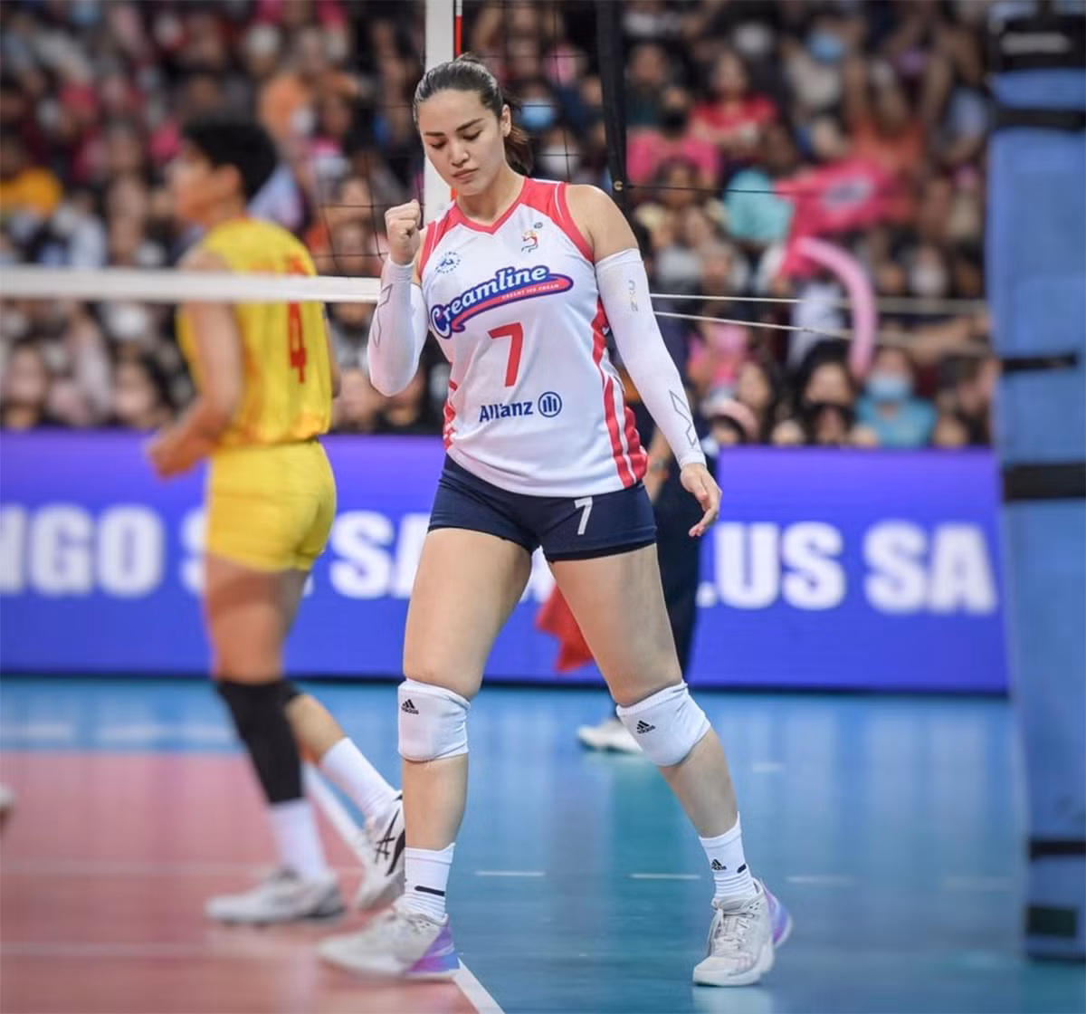 Michele Gumabao là người đẹp nhận được nhiều sự quan tâm của khán giả khi là thành viên nổi tiếng trong đội tuyển bóng chuyền nữ Philippines tham dự SEA Games 32.