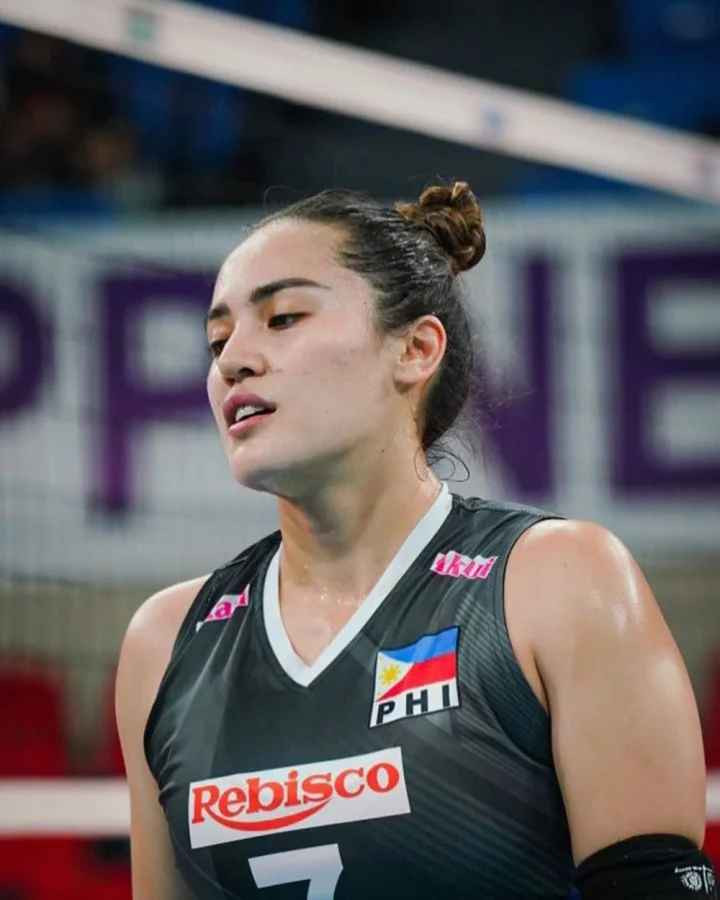 Dù đã rất cố gắng nhưng Michele Gumabao cùng các thành viên đội tuyển bóng chuyền nữ Philippines chỉ dừng lại ở hạng 4, mất cơ hội chạm tay tới huy chương đồng trong giải đấu năm nay.