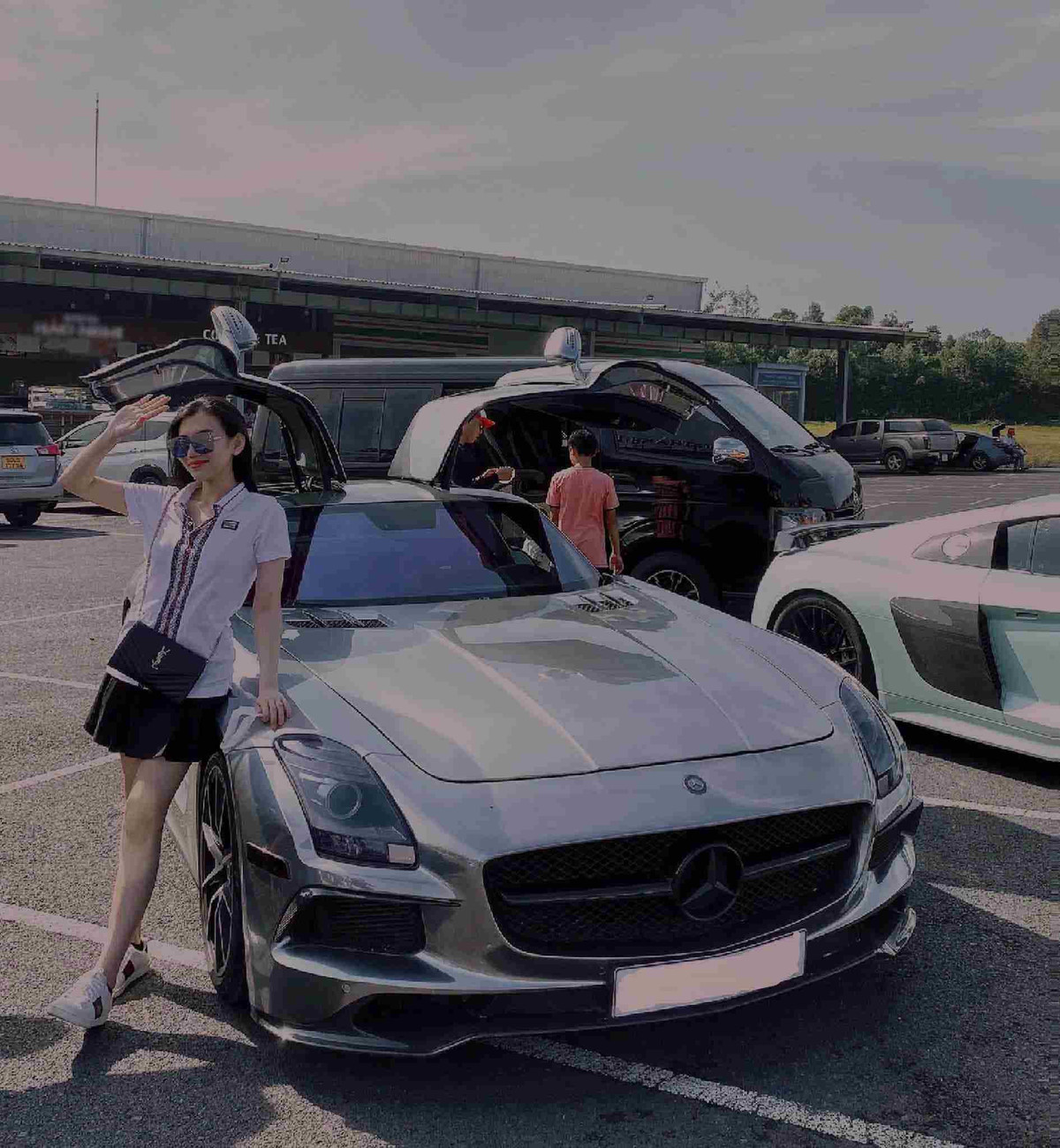 Nhờ lợi thế nhan sắc và vóc dáng chuẩn, Đoan Tâm hiện là người mẫu ảnh, mẫu livestream cho các nhãn hàng.