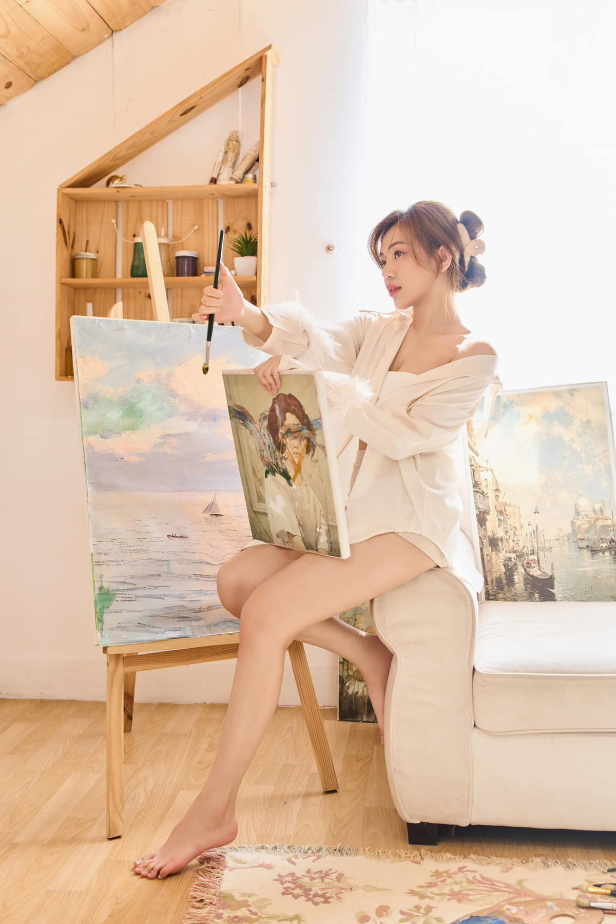 Ngoài ra, Đoan Tâm còn là "yêu nữ hàng hiệu" thứ thiệt khi thường xuyên sắm sửa các món đồ đắt đỏ.