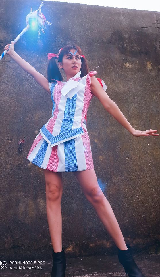 Bộ váy Thủy thủ Mặt trăng là tác phẩm tạo nên điểm nhấn trong bộ sưu tầm thời trang mùa dịch COVID-19 của nữ nhà văn trẻ Lê Thanh Ngân.