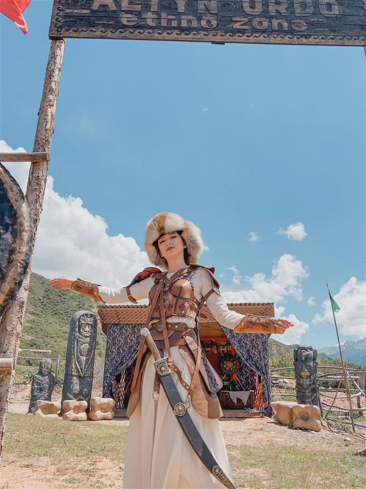 Đầu tháng 7/2022, Trần Huyền Trang (sinh năm 1993) là nữ tiếp viên hàng không đã tới quốc gia Trung Á Kyrgyzstan - quốc gia thứ 82 trong hành trình khám phá thế giới gần 10 năm qua của cô.