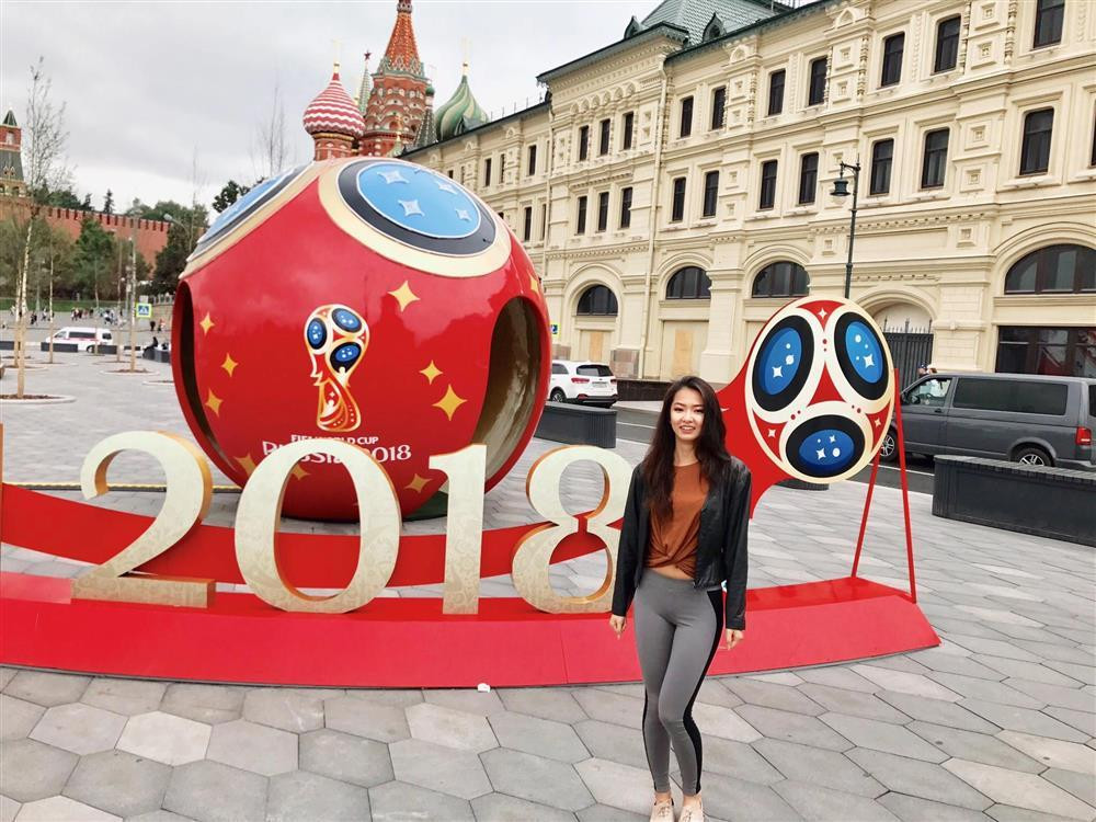 Theo nữ tiếp viên này, hãng máy bay của cô có chuyến bay tới hơn 100 địa điểm khác nhau. Hơn một nửa trong số đó là các chặng bay ngắn, gần Dubai và khoảng cách giữa hai chuyến dưới 5 giờ nên tiếp viên không được rời máy bay.