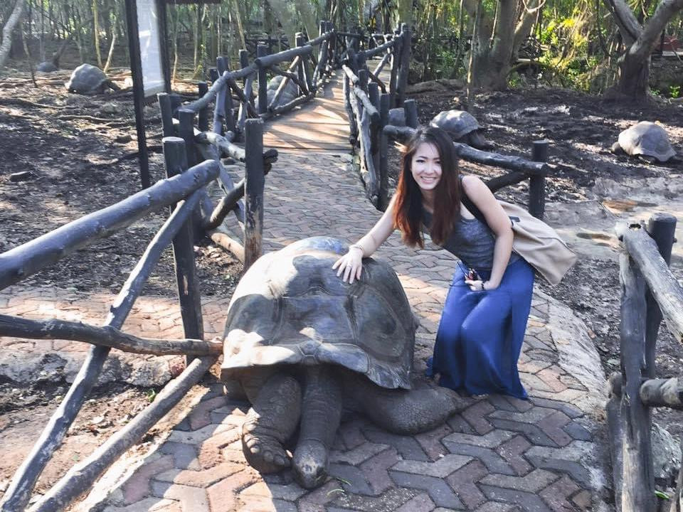 Quãng thời gian ở Macao, ngoài học tiếng Bồ Đào Nha, gái xinh ngành hàng không này cũng có cơ hội trau dồi và phát triển kĩ năng giao tiếp tiếng Anh. Trở về Việt Nam, Huyền Trang luôn nung nấu ước mơ tiếp tục khám phá các quốc gia khác.