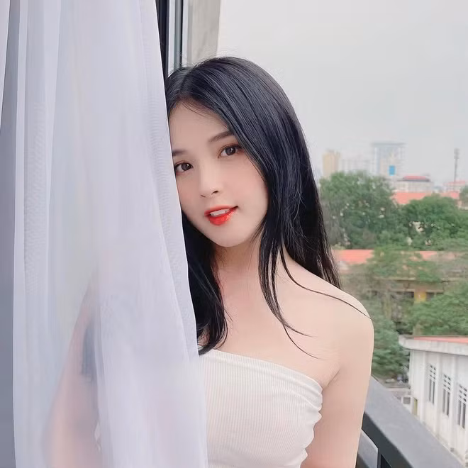 "Xinh quá", "Xem chị makeup cuốn ghê. Chị ra thêm video nữa nhé!", "Nhìn cute ghê", "Mặt mộc đã xinh rồi", "Đơn giản mà vẫn xinh đẹp",... là những bình luận dưới đoạn clip của Thảo Nari.