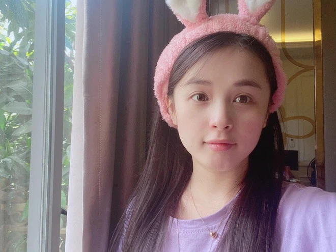 Chuyện Thảo Nari xinh xắn, dễ thương thế nào thì ai cũng biết nhưng dân tình lại chỉ mải xuýt xoa mặt mộc cực phẩm của cô nàng.