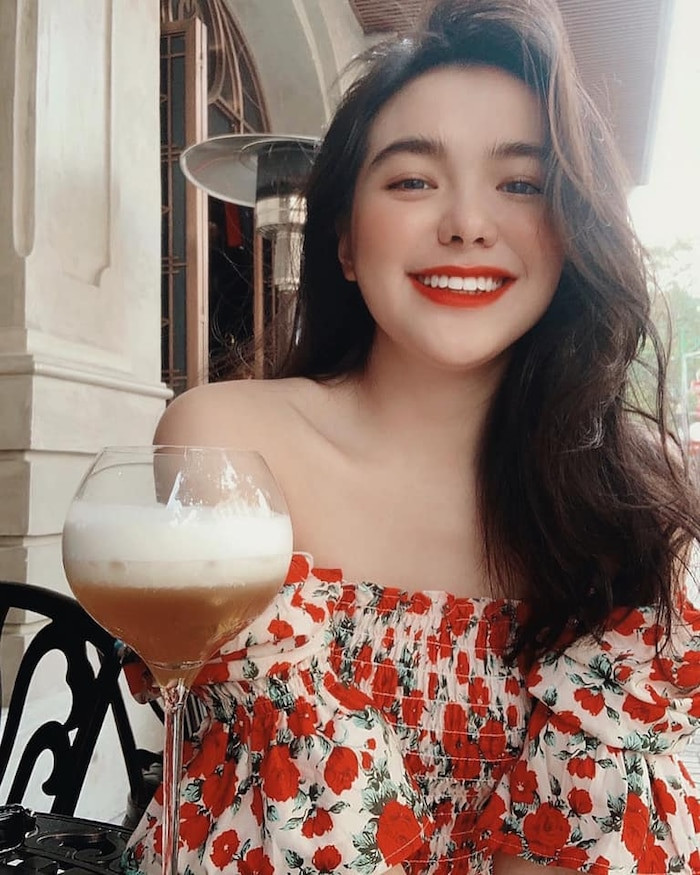 Thiên Trang cũng dần chăm chỉ tập luyện thể thao, bơi lội để có một thân hình săn chắc không chút mỡ thừa, đặc biệt là vòng eo con kiến.