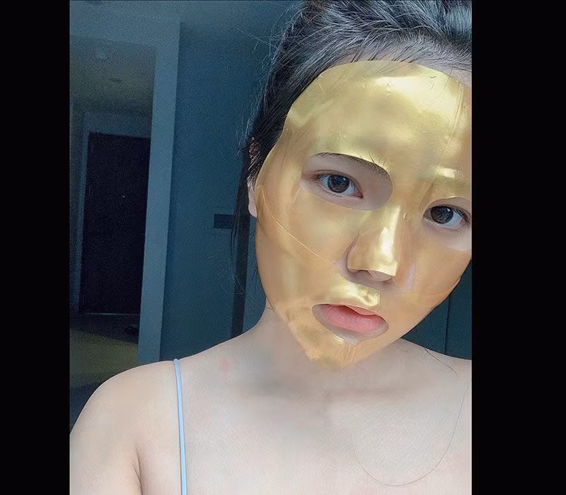 Vóc dáng chuẩn mực với vòng một đầy đặn, chiếc eo nhỏ nhắn và đôi chân nuột nà giúp hot girl con lai tự tin trưng diện những bộ đồ bikini.