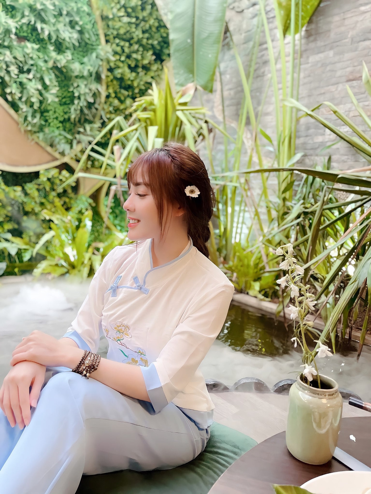 Trước lời bàn tán không hay, Hà My từng khẳng định gương mặt của mình là do "bác sĩ mẹ nhào nặn" chứ không hề có sự động chạm dao kéo.