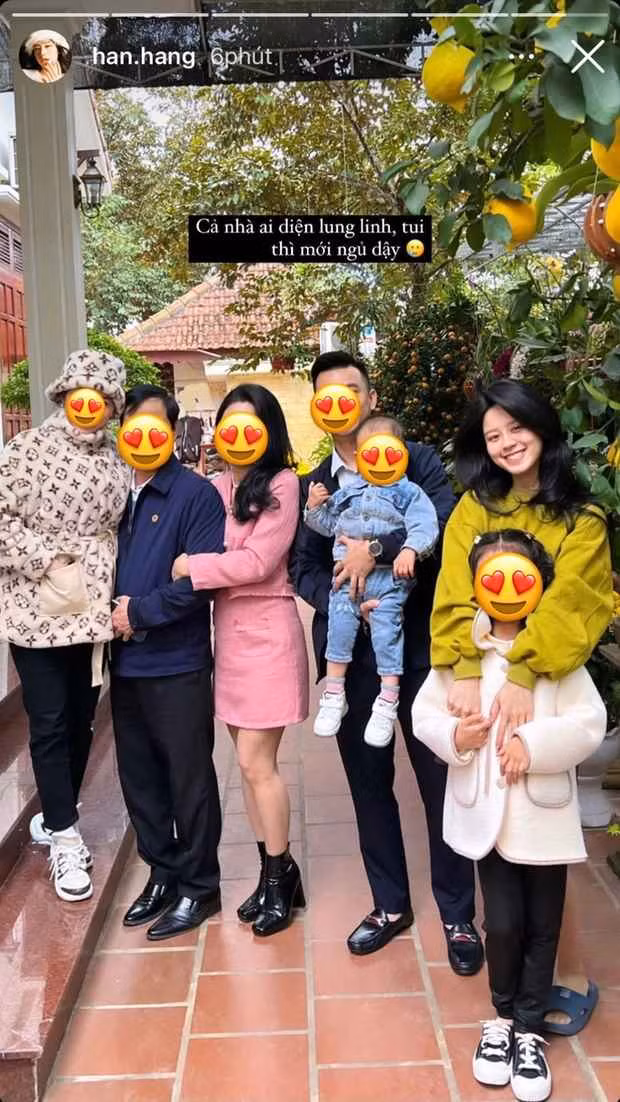 Dưới bài đăng trên cả Facebook và Instagram, dân mạng nhanh chóng bày tỏ sự ngưỡng mộ trước nhan sắc của cô hot girl này.