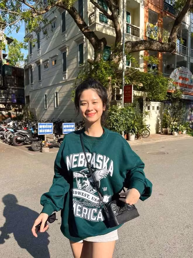 Đối với nhiều hot girl, để thấy được mặt mộc của các cô gái này là thật sự khó vì được chú ý bởi nhan sắc nên họ càng phải chỉn chu sửa soạn, trang điểm kỹ càng trong mỗi lần xuất hiện.