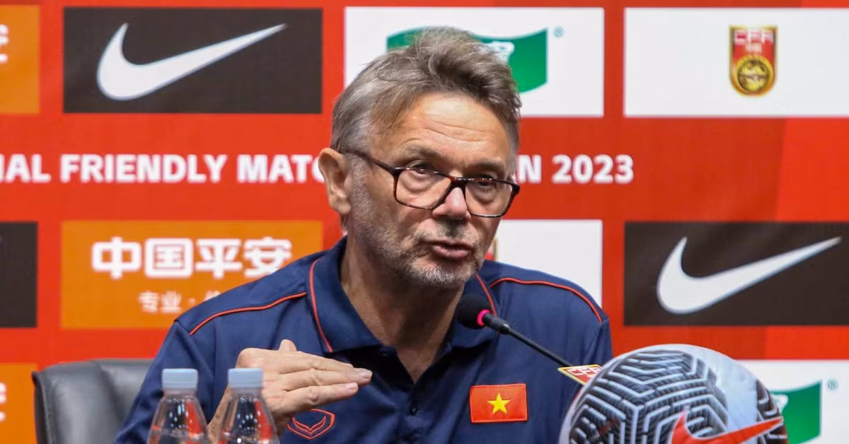 NHM Viet Nam lieu co voi va buong loi chi trich HLV Troussier?