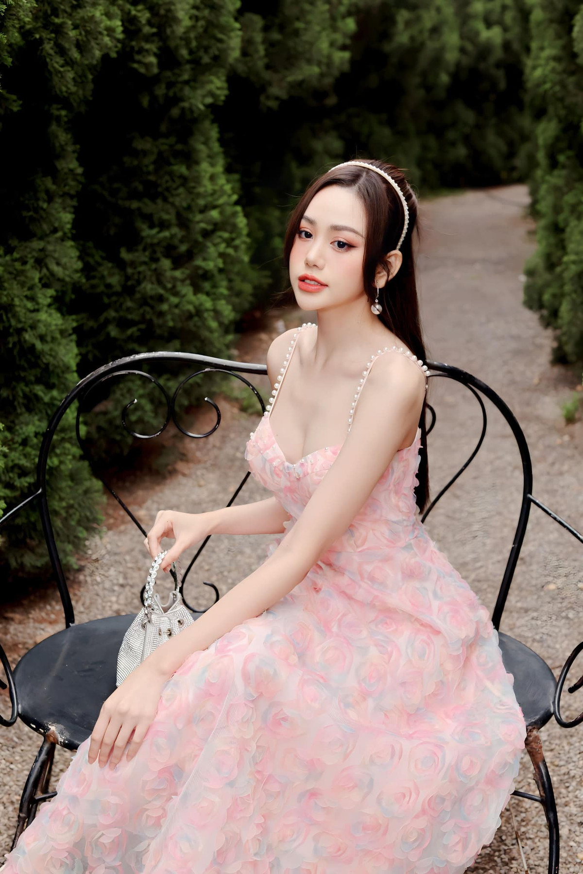 "Đặc thù công việc của mình là phải di chuyển liên tục nên cũng phần nào giúp mình hạn chế được việc tích mỡ", Diệu Thúy chia sẻ.