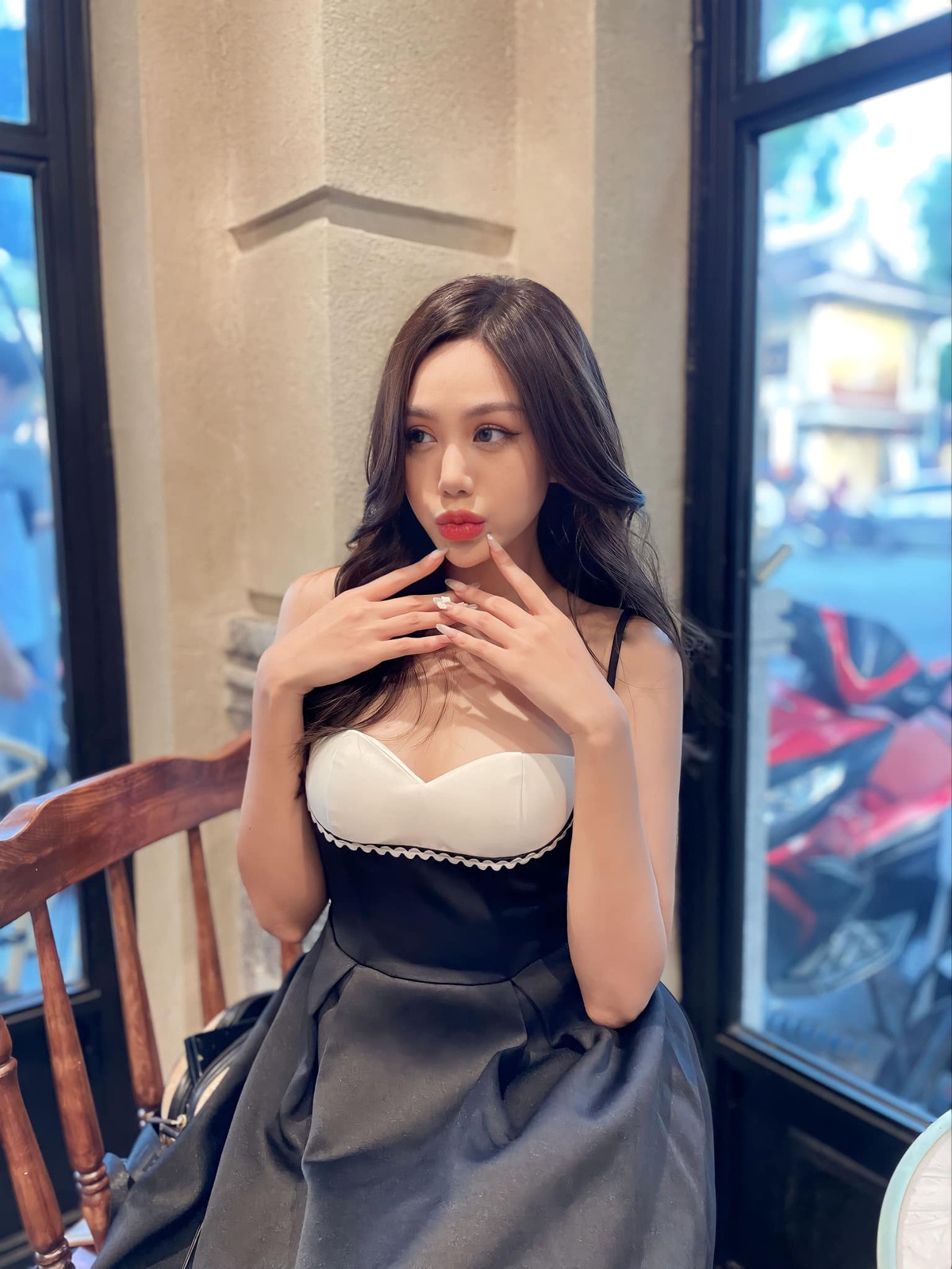 Hot girl Hà thành tập gym từ 3-4 buổi/tuần. Các bài tập chủ yếu là đạp xe, cardio...