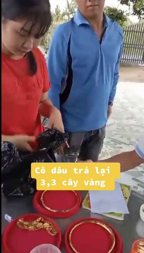 Co dau che it vang khong chiu cuoi, netizen 