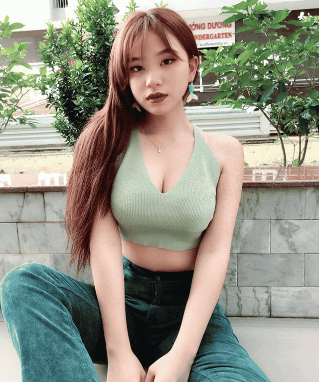 Mới 17 tuổi nhưng rất hay xuất hiện trong trang phục táo bạo, Ngọc My cũng nhận về nhiều ý kiến trái chiều. Cô bạn cũng thẳng thắn đáp trả về điều đó.