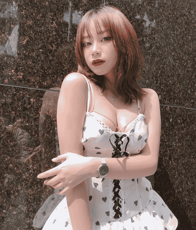 Thời gian gần đây, Trần Ngọc My được dân mạng truy lùng ráo riết với những bức ảnh gợi cảm đăng trên mạng xã hội.