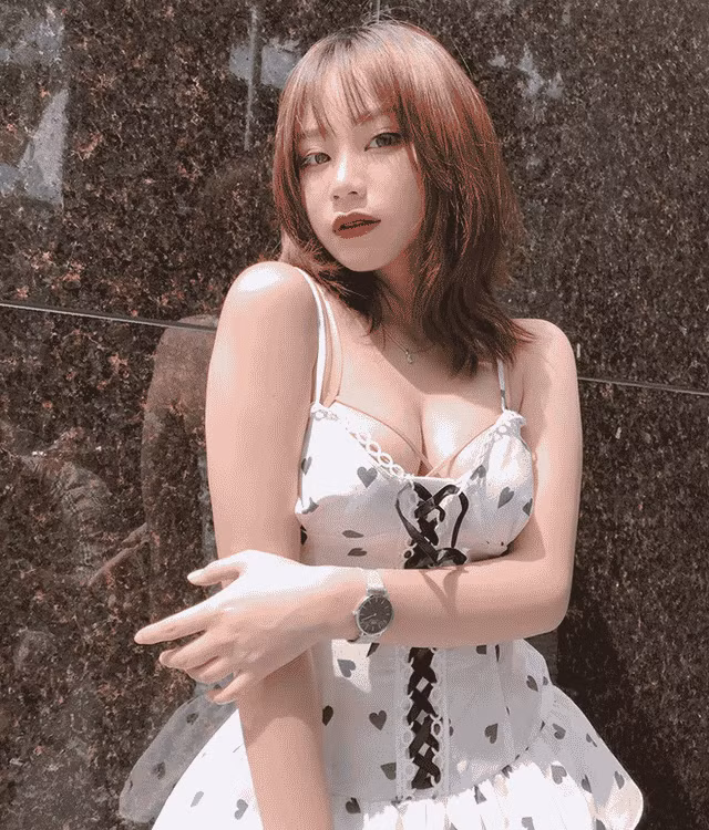 Thời gian gần đây, Trần Ngọc My được dân mạng truy lùng ráo riết với những bức ảnh gợi cảm đăng trên mạng xã hội.