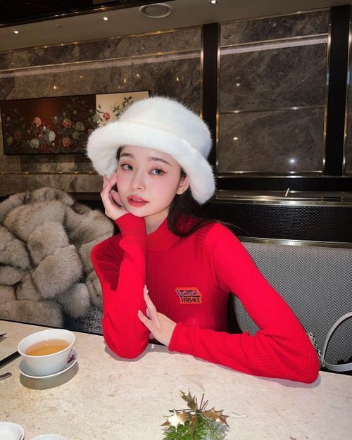 Bài đăng của Song Ji A luôn có hàng trăm nghìn, hàng triệu lượt tương tác. Cô nàng lại xây dựng hình ảnh sang trọng, hiện đại như xưa.