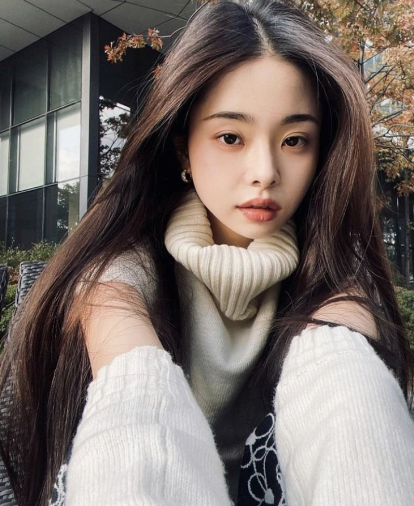 Làn sóng tẩy chay khiến Song Ji A nhanh chóng phải lên tiếng xin lỗi, công ty quản lý của Song cũng cho biết các món đồ đã được mua tại các quầy hàng trên phố, cửa hàng online, mua vì thấy đẹp chứ không hề biết đó đồ giả.