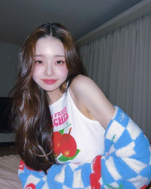 Kênh video có 2,1 triệu người theo dõi của gái xinh cũng được cập nhật nhiều clip dạy trang điểm chia sẻ cuộc sống đời thường.