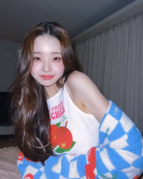 Kênh video có 2,1 triệu người theo dõi của gái xinh cũng được cập nhật nhiều clip dạy trang điểm chia sẻ cuộc sống đời thường.