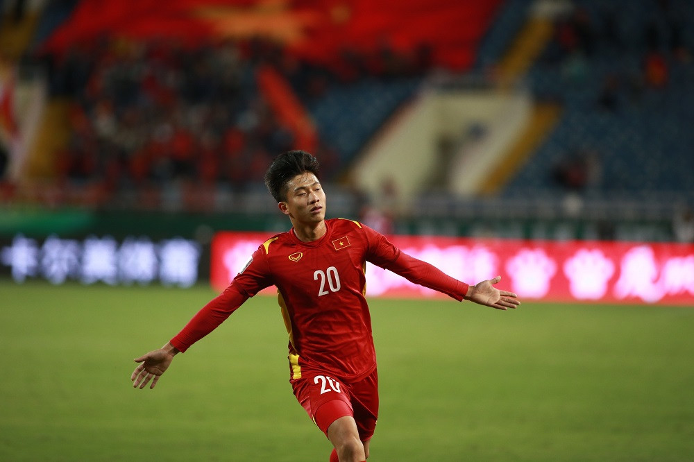 Ha dep Trung Quoc, doi tuyen Viet Nam li xi lon cho NHM-Hinh-2