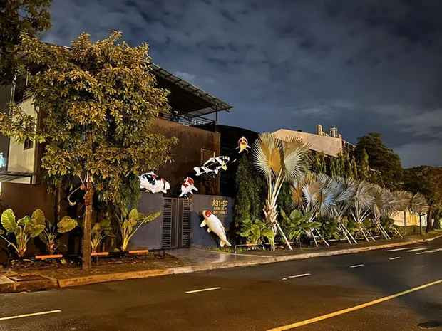 Hồi 2019, trong chương trình Siêu Trí Tuệ, nam đại gia cá Koi kể về những tháng ngày đồng cam cộng khổ và dành nhiều lời ngôn tình, tri ân vợ (cũ).