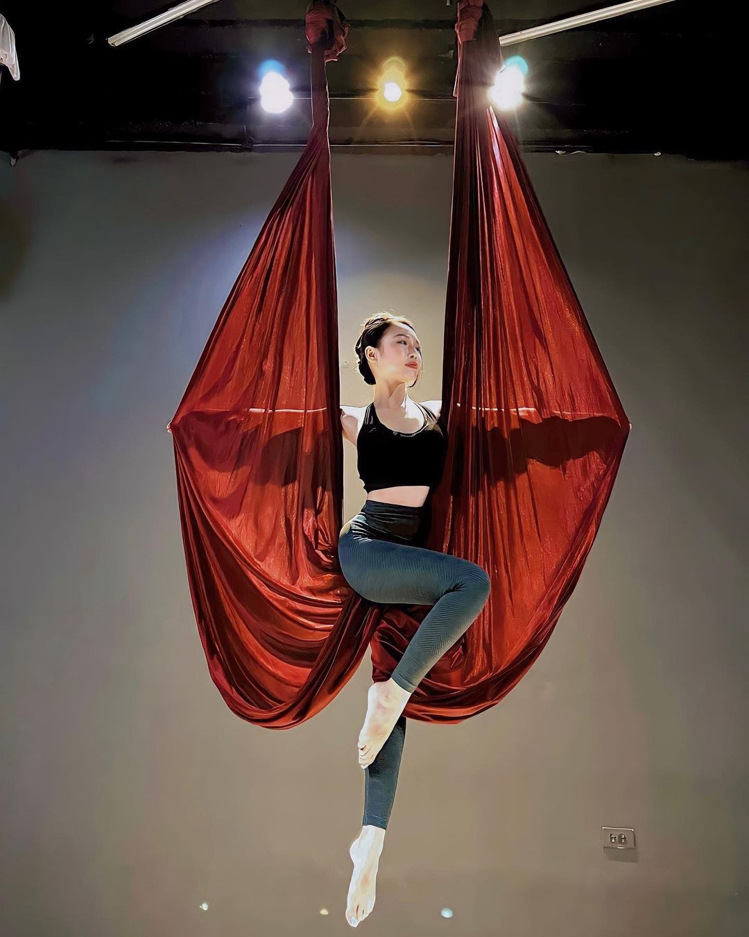 Được biết, Ngọc Mai tập đa dạng các bộ môn như yoga, gym, boxing. Người đẹp hướng đến kiểu mẫu vóc dáng mảnh mai nhưng vẫn khỏe mạnh, đẹp đầy sức sống.