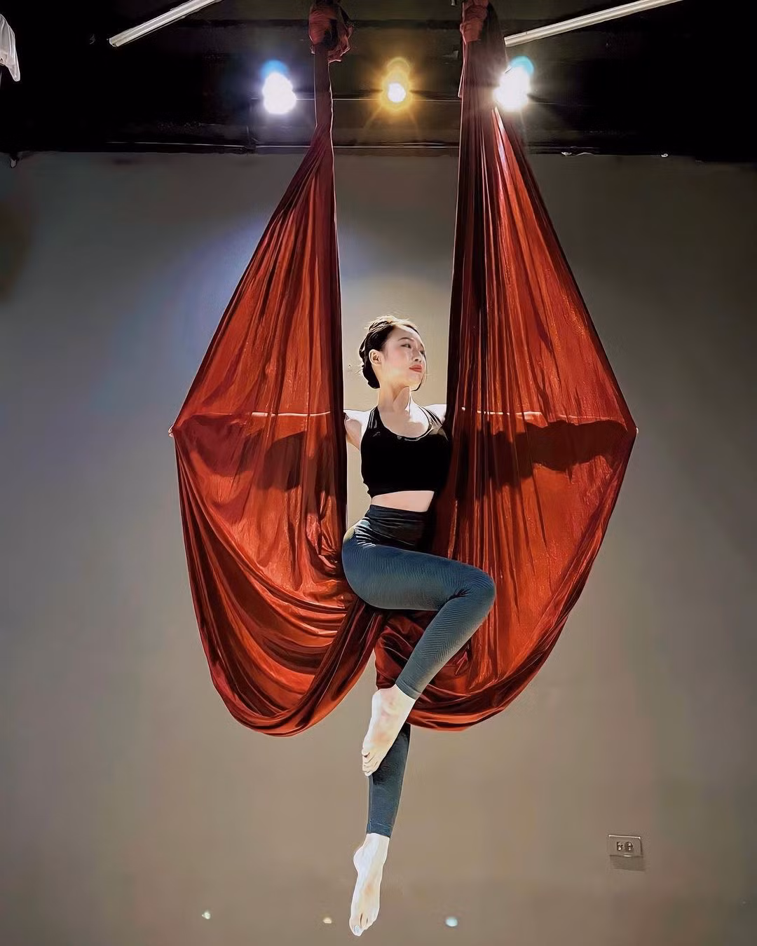 Được biết, Ngọc Mai tập đa dạng các bộ môn như yoga, gym, boxing. Người đẹp hướng đến kiểu mẫu vóc dáng mảnh mai nhưng vẫn khỏe mạnh, đẹp đầy sức sống.