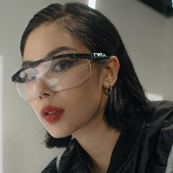 Hiện trang cá nhân của Mai Âm Nhạc đang có 380.000 lượt theo dõi và mỗi đoạn clip hay dòng status của cô nàng được đăng tải đều được cộng đồng mạng quan tâm.