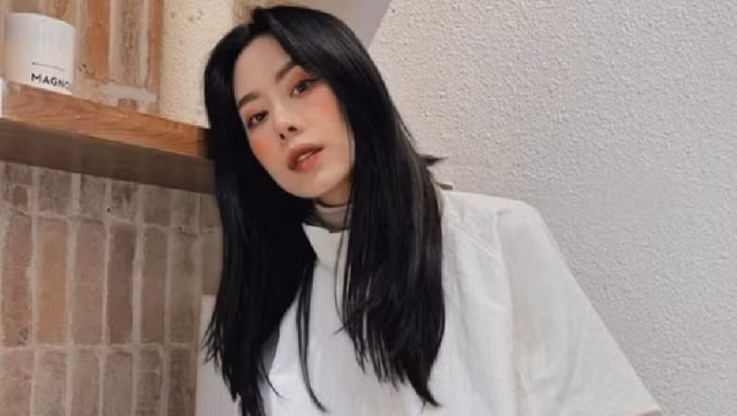 Trên con đường âm nhạc, Mai Âm Nhạc được biết đến với một vài bài hát nổi bật phải kể đến như: Mai (Mẩu Chuyện Đầu Tiên), Chàng trai chào đời sau em (Mẩu chuyện thứ hai), Brands, Time Machine.