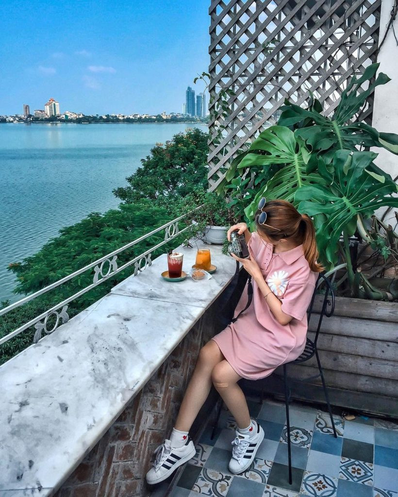 Cup Of Tea là cái tên vẫn được giới trẻ Hà Thành vô cùng yêu thích vào dịp cuối tuần. Đặc biệt là những cô nàng thích rủ cả hội chị em đi tám chuyện.