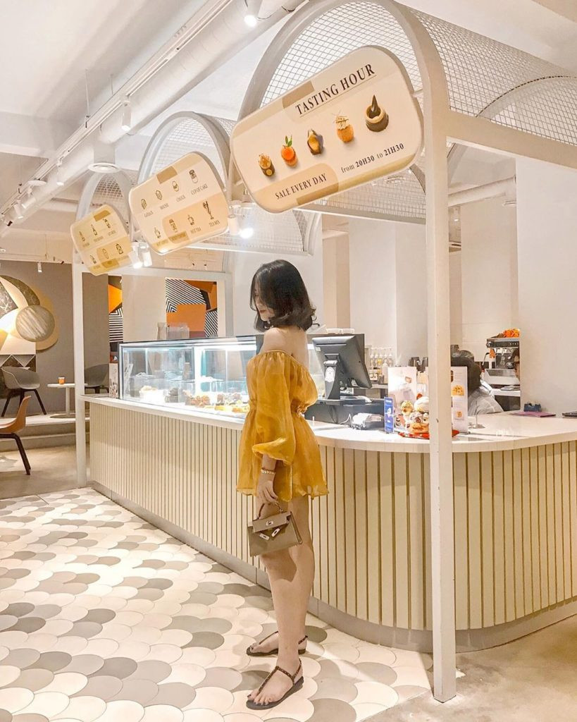 Artemis – Pastry &amp; Coffee Shop là một tiệm cà phê – bánh ngọt rất phong cách ở trung tâm thành phố.