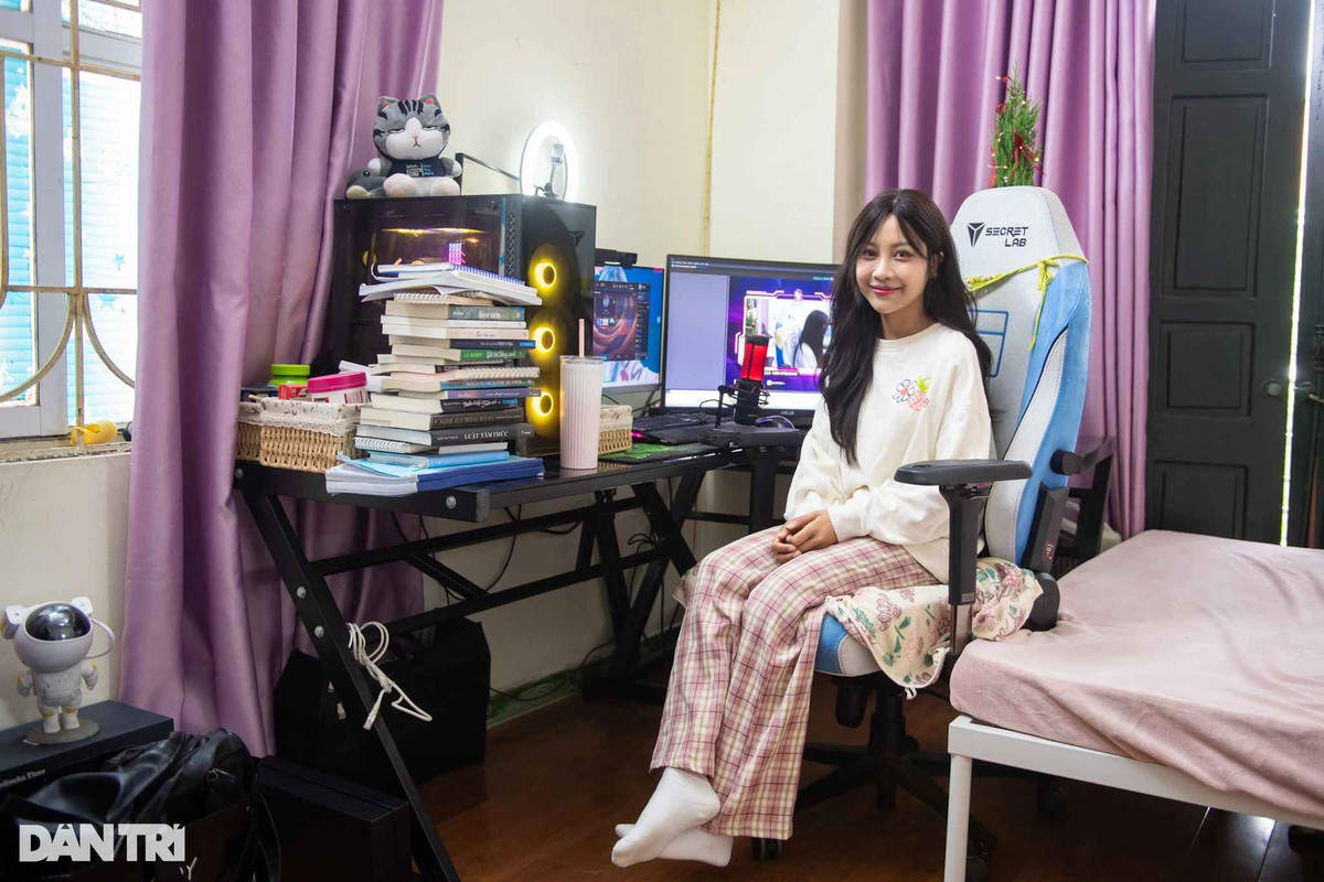 Mãi về sau, khi đã quen với trường, lớp, Huyền dần mở lòng. Mất đi một phần cơ thể nhưng nhờ có tình thương của gia đình và bạn bè, thầy cô, cô bé 11 tuổi vẫn giữ tinh thần lạc quan, phấn chấn. Cô gấp 1.000 con hạc giấy, ước mong được sống lâu và khỏe mạnh. Ảnh: Dân Trí