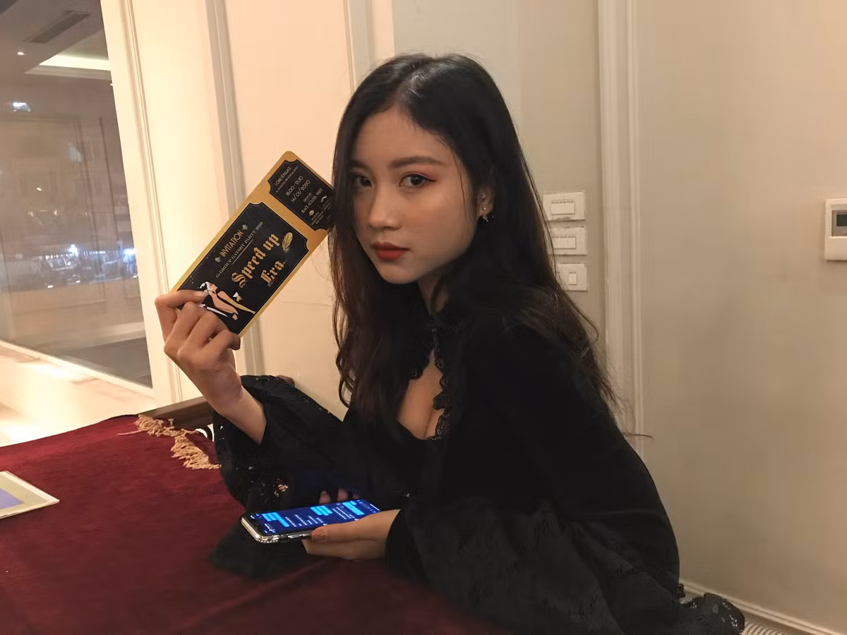 Những ngày đầu tiên sau khi biết tin, không khí quanh Huyền trở nên u ám, cả gia đình chìm trong nỗi buồn. Sau vài ngày khóc, cô quyết định đối mặt với sự thật. Cô tin chuyện gì đến rồi cũng sẽ đến, quan trọng là phải giải quyết thay vì suy sụp.