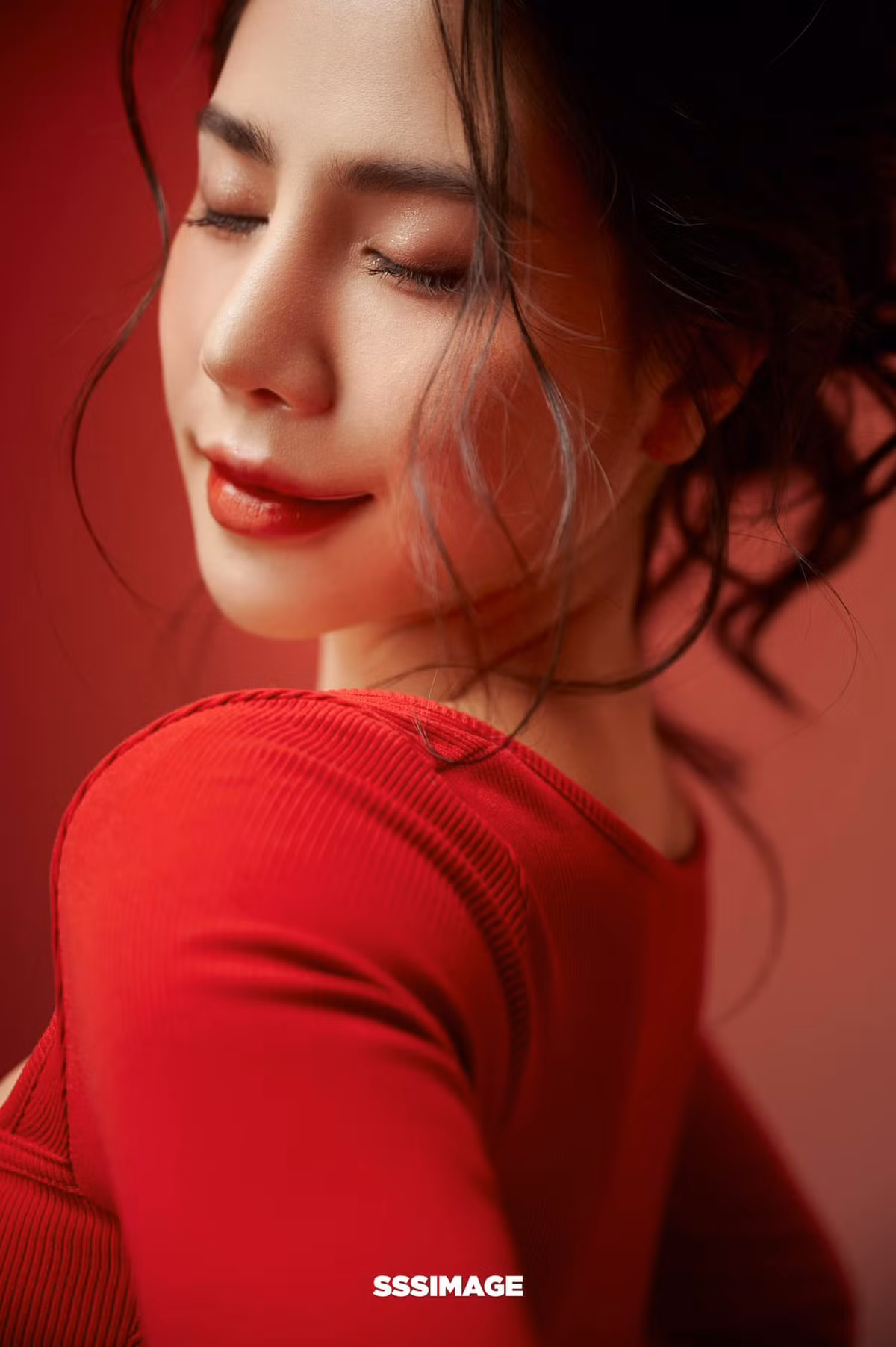 Sau khi tốt nghiệp trường Đại học Kinh doanh và Công nghệ Hà Nội, Như Quỳnh cũng quyết định phát triển sự nghiệp dẫn chương trình truyền hình.