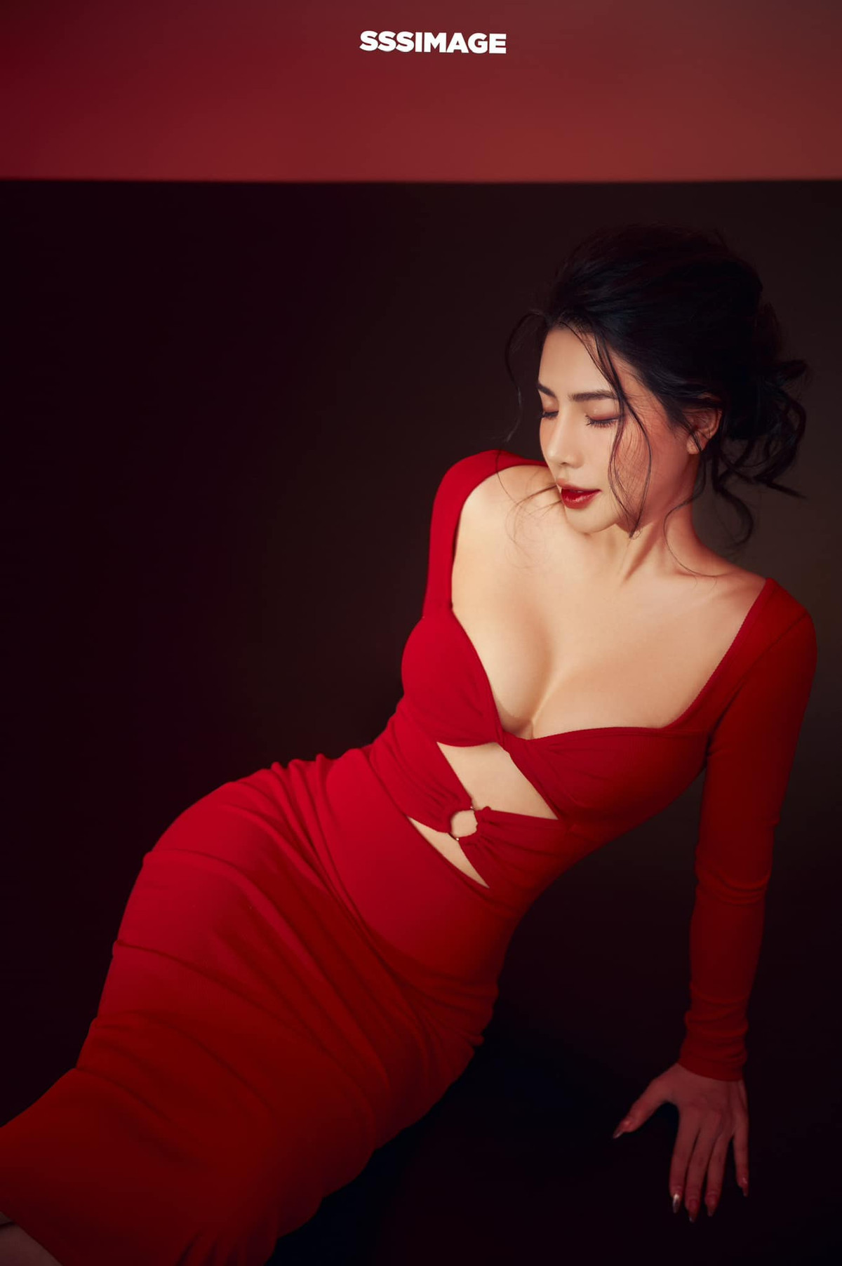 Bén duyên với công việc MC ngay từ năm thứ 2 đại học, Nguyễn Lê Như Quỳnh (sinh năm 1998) ngày càng chứng minh được năng lực của mình với lối dẫn duyên dáng, thông minh và nhạy bén.